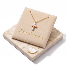 Load image into Gallery viewer, Collar Llena de Gracia con dije de cruz de perlas naturales y baño de oro 14k sobre base de mármol