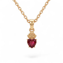 Cargar imagen en el visor de la galería, Dije Llena de Gracia de Sagrado Corazón en cristal rojo con enchapado en oro 18k y cadena de balines dorada
