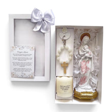 Load image into Gallery viewer, Kit de regalo Llena de Gracia con figura de la Virgen de la Salud, denario, vela y tarjeta de oración en caja blanca