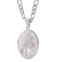 Cargar imagen en el visor de la galería, Medallón ovalado de la Virgen del Carmen en rodio y plata con cadena de 50 cm de la marca Llena de Gracia