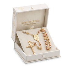 Cargar imagen en el visor de la galería, Rosario Camelia Llena de Gracia con balines italianos de 5 mm en oro laminado de 18k dentro de un estuche elegante