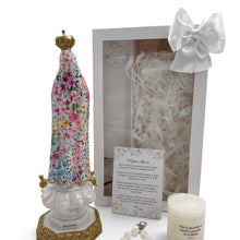 Cargar imagen en el visor de la galería, Llena de Gracia Virgen de Fátima gift set with floral resin statue, scented candle, prayer card, and white rosary.