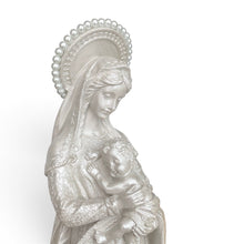 Cargar imagen en el visor de la galería, Figura de la Virgen de la Salud Llena de Gracia en resina marfil con detalles de perlas y acabado artesanal