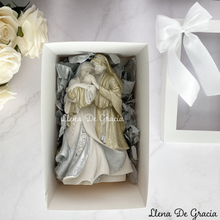 Cargar imagen en el visor de la galería, Sagrada Familia: El abrazo de San José 24 cm