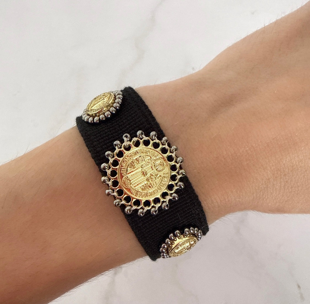 Pulsera tejida de San Benito