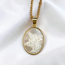 Cargar imagen en el visor de la galería, San Miguel Arcángel , Oro 18K

