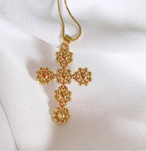 Load image into Gallery viewer, Cadena Cruz Floreada, baño en Oro 18k
