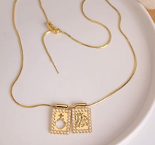 Load image into Gallery viewer, Escapularios Virgen del Carmen y Sagrado Corazón -Oro 14k
