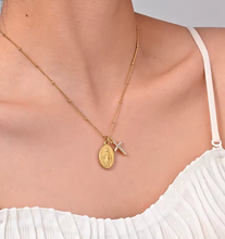 Load image into Gallery viewer, Cadena Camelia, Oro 18k
