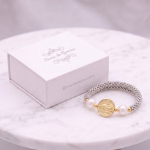 Cargar imagen en el visor de la galería, Pulsera  Virgencita de Guadalupe Camelia
