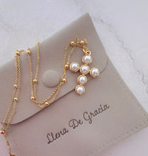 Load image into Gallery viewer, Cadena Cruz  de Perlas, baño en Oro 18k
