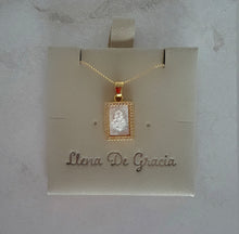 Load image into Gallery viewer, Cadena con Mini Escapulario Sagrado Corazón,  Madre Perla y Baño de Oro 14K
