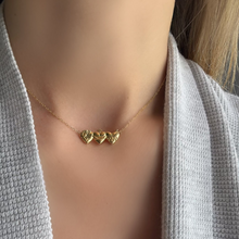 Load image into Gallery viewer, Cadena 3 Sagrados Corazones, baño en Oro 18k
