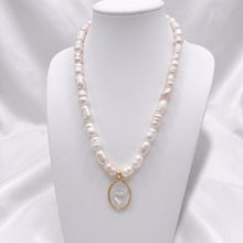 Load image into Gallery viewer, Collar Perlas Sagrado Corazón
