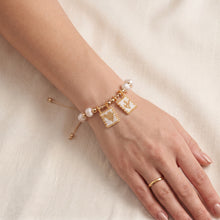 Load image into Gallery viewer, Pulsera de escapularios con cascabel | Llena de Gracia Ecuador
