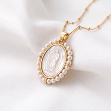 Cargar imagen en el visor de la galería, Guadalupe, Perla y Oro 18k
