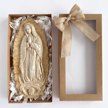 Load image into Gallery viewer, Virgen de Guadalupe para colgar con caja de regalo
