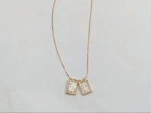 Load image into Gallery viewer, Mini Escapularios Jesús y Sagrado Corazón, Madre Perla Oro 18K
