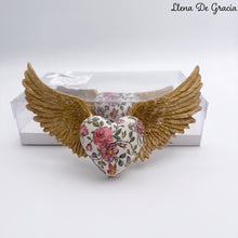 Cargar imagen en el visor de la galería, Corazón con Alas | Llena de Gracia Ecuador
