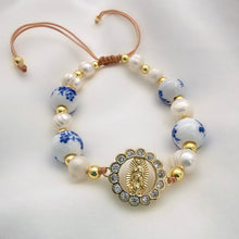 Load image into Gallery viewer, Pulsera Virgen Maria  Lirio
