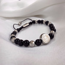 Cargar imagen en el visor de la galería, Pulsera Santo Benito Negro | Llena de Gracia Ecuador
