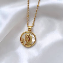Cargar imagen en el visor de la galería, Virgencita Rezando, Cristal y Oro 18k

