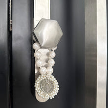 Cargar imagen en el visor de la galería, Bendición de Hogar de San Benito, Perlas
