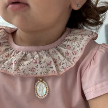 Cargar imagen en el visor de la galería, Virgen de Guadalupe Madre Perla Oro 18k | Llena de Gracia Ecuador
