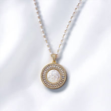 Cargar imagen en el visor de la galería, Angelito Madre Perla Cristales Oro 18k | Llena de Gracia Ecuador
