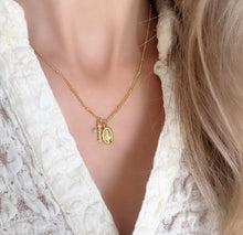 Cargar imagen en el visor de la galería, Cadena Amada Oro 18k | Llena de Gracia Ecuador
