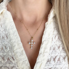 Load image into Gallery viewer, Cruz de Perlas Oro 18k | Llena de Gracia Ecuador
