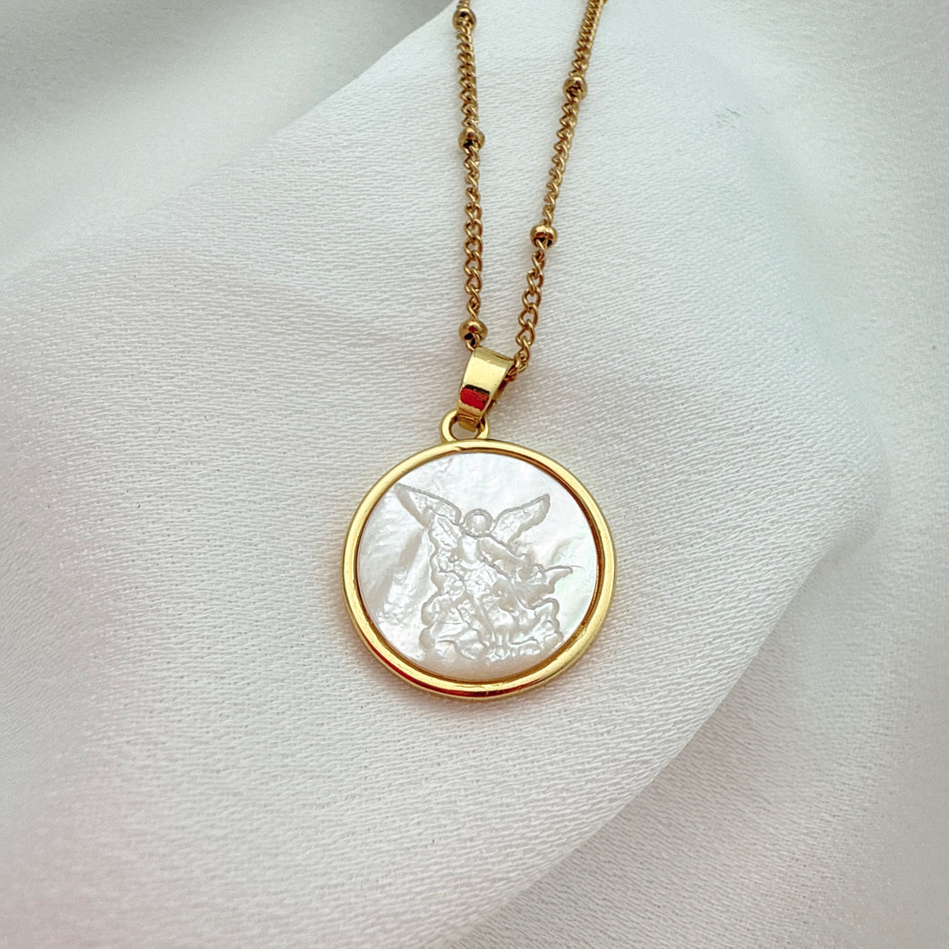 Cadena de San Miguel Arcángel en Madre Perla | Bañada en Oro 14K