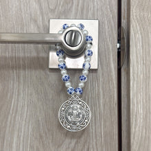 Load image into Gallery viewer, Bendición de Hogar  San Benito Lirio
