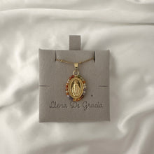 Load image into Gallery viewer, Cadena con Medalla Italiana Virgen Maria, Bisel de Oro 14k y Mini Cristales
