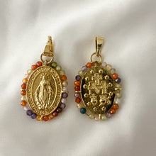 Load image into Gallery viewer, Cadena con Medalla Italiana Virgen Maria, Bisel de Oro 14k y Mini Cristales
