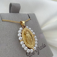 Cargar imagen en el visor de la galería, Virgen Maria Milagrosa, Oro 14k y perlas
