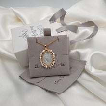 Cargar imagen en el visor de la galería, Sagrado Corazón, Oro 18k y perlas
