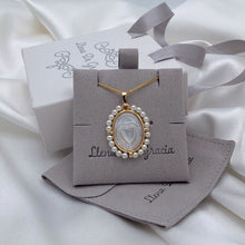 Cargar imagen en el visor de la galería, Sagrado Corazón, Oro 18k y perlas
