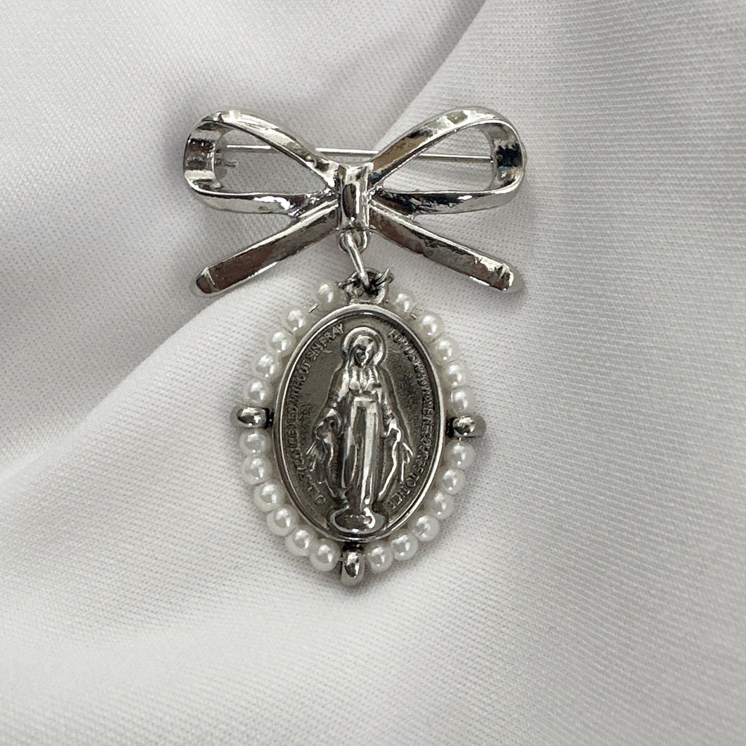 Pin de Lazo con Medalla de la Virgen María, Plata