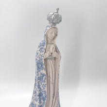 Load image into Gallery viewer, Virgen de Fátima Lirio
