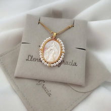 Cargar imagen en el visor de la galería, Cadena  Virgen Maria en Madre Perla y Bisel en Oro 14k
