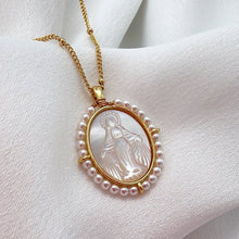 Cargar imagen en el visor de la galería, Cadena  Virgen Maria en Madre Perla y Bisel en Oro 14k
