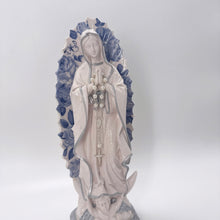 Cargar imagen en el visor de la galería, Virgen de Guadalupe Gardenia
