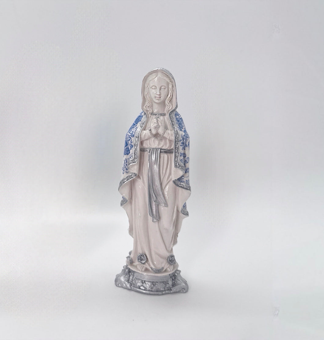 Virgen de Lourdes Lirio