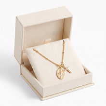 Cargar imagen en el visor de la galería, Cadena Camelia, Oro 18k
