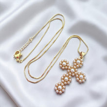 Load image into Gallery viewer, Cruz Floreada, Perlas y Oro 18k
