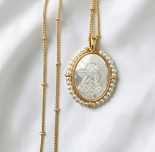 Cargar imagen en el visor de la galería, Angel Guardián, Madre Perla y Oro 18k
