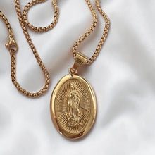 Cargar imagen en el visor de la galería, Medallón Guadalupano, Oro 18k
