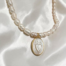 Cargar imagen en el visor de la galería, Collar de Perlas Sagrado Corazón
