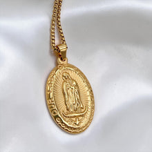 Cargar imagen en el visor de la galería, Medallón Guadalupe Oro 14k | Llena de Gracia Ecuador
